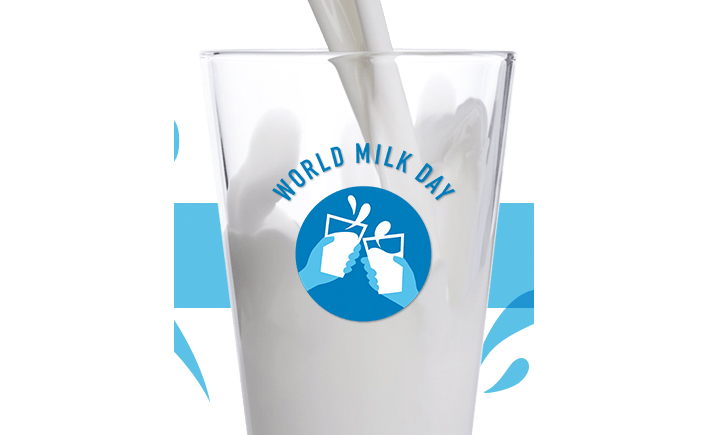 Szklanka z napisem światowy dzień mleka